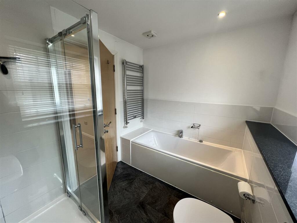 bathroom 2.jpeg