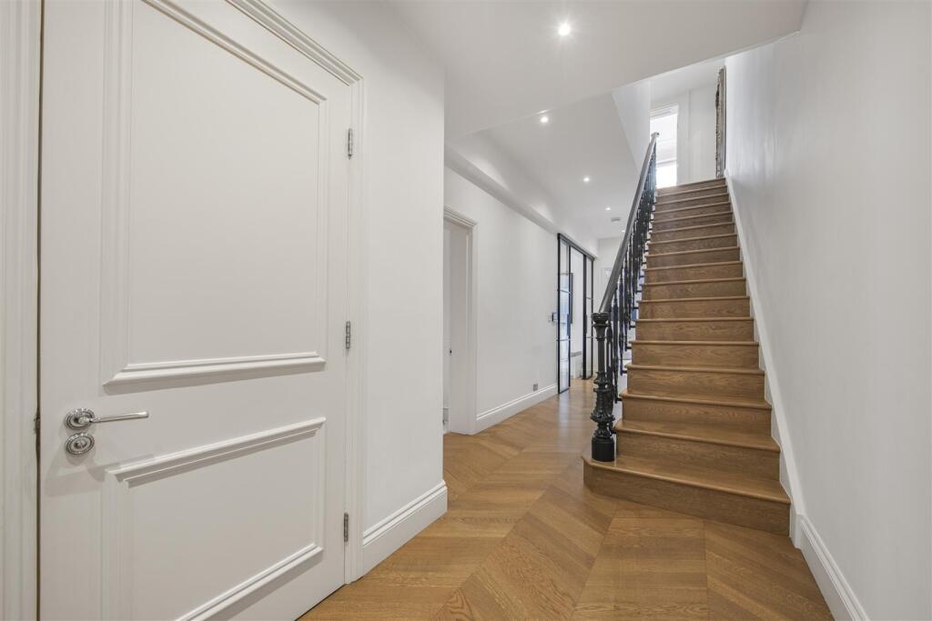 Int - Lower Hall 1.JPG