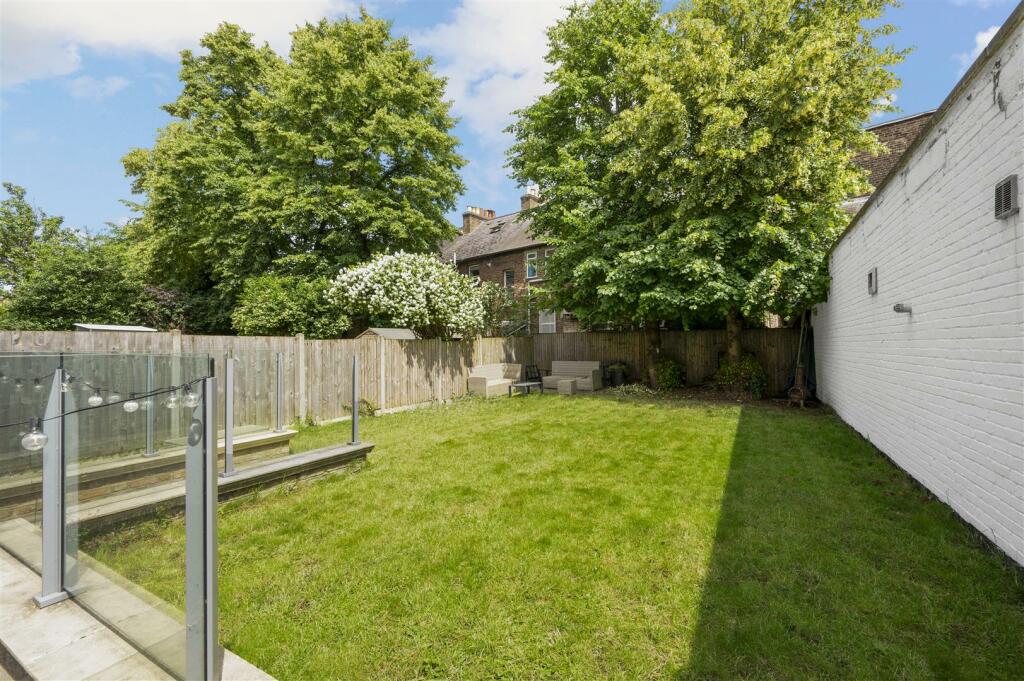 Garden Flat, 29, Homefield Road London9.jpg