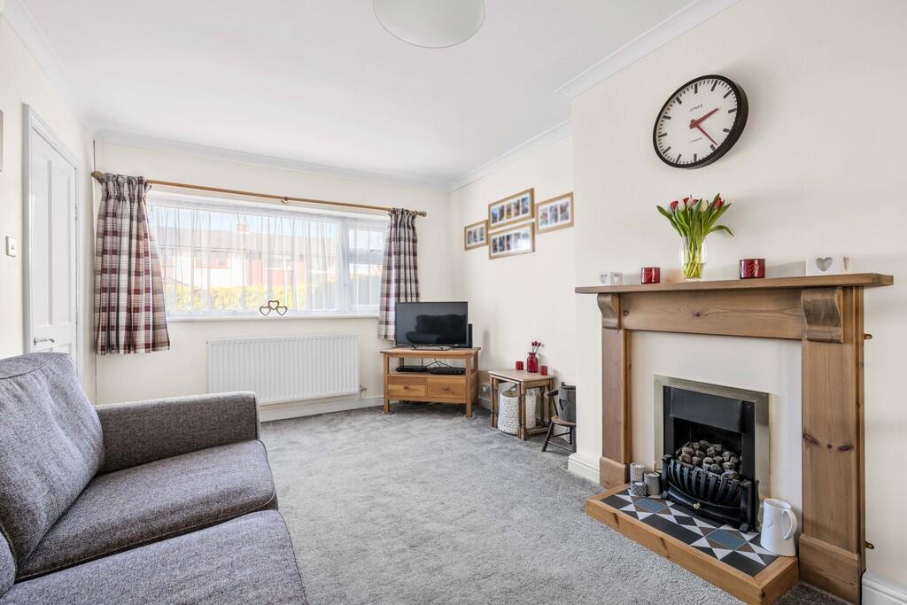 8 Tintern Avenue,...