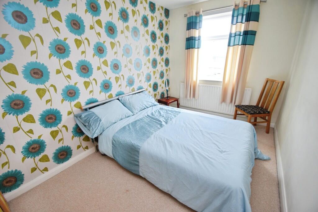 c4009665-Bedroom ...