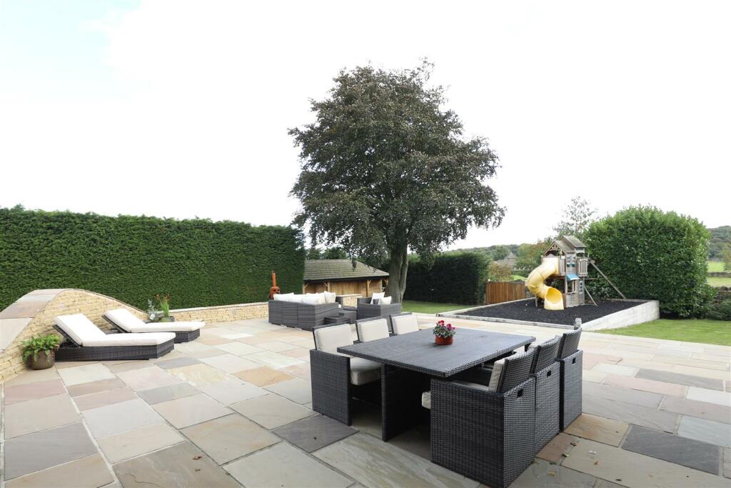 ENTERTAINING PATIO