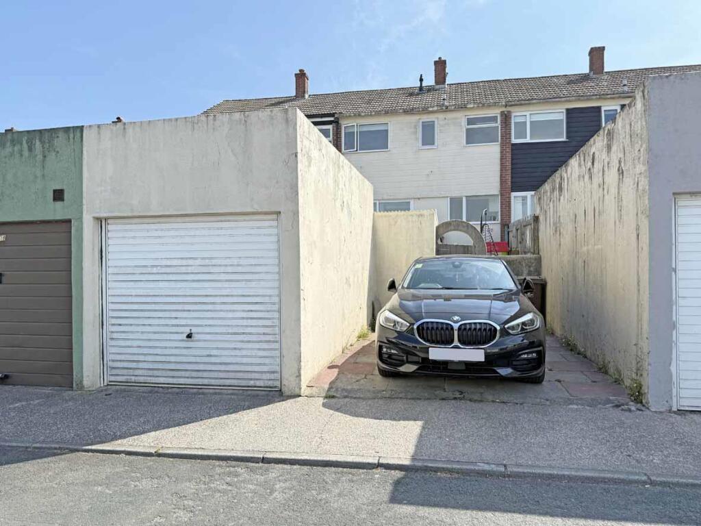 Barcote Walk 20 - Parking.jpg