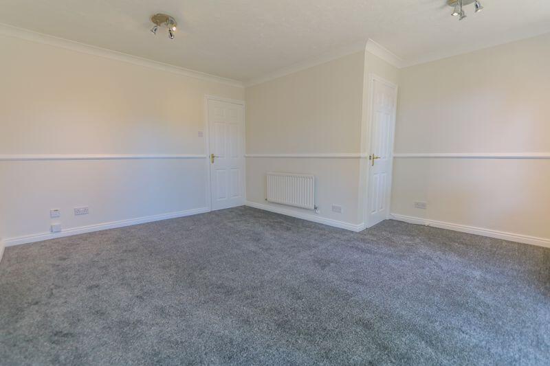 Lounge/ Dining Room (2)