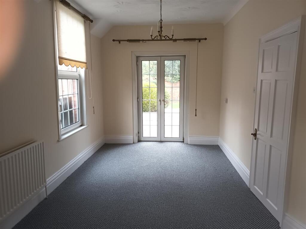 12QueensRoadDiningRoom.jpg