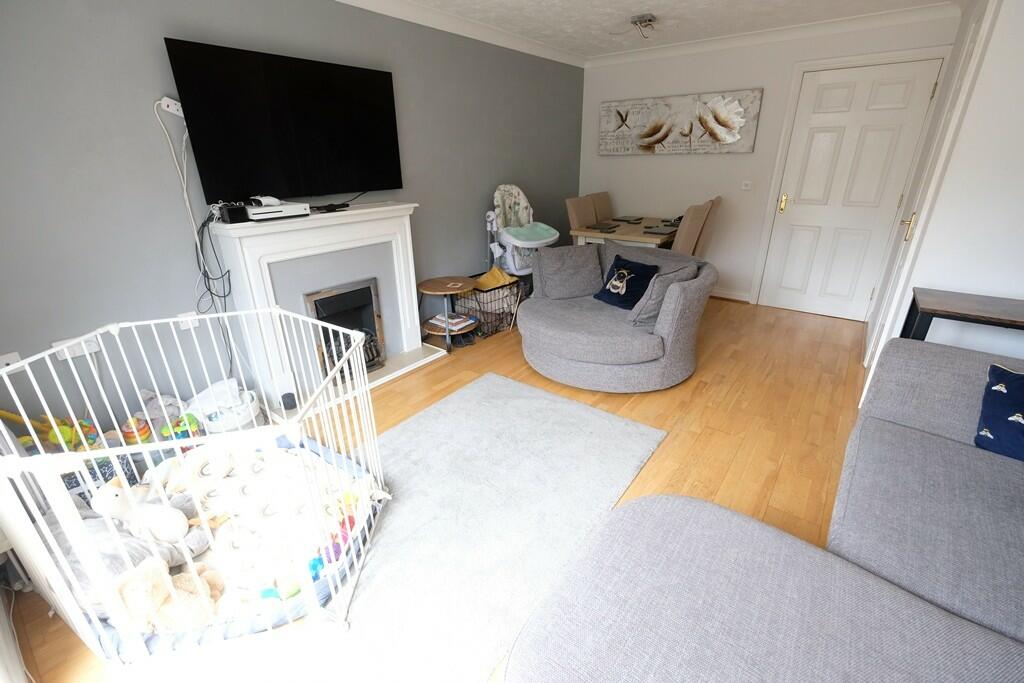 SITTING/DINING ROOM