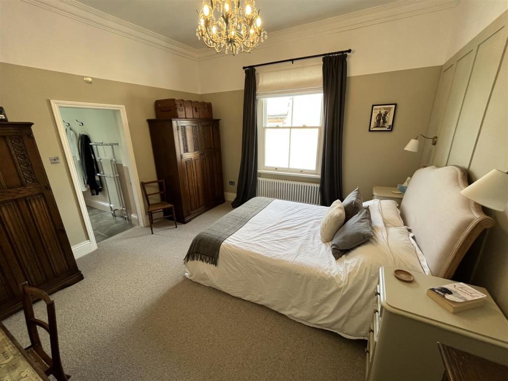 Bedroom 1.jpg