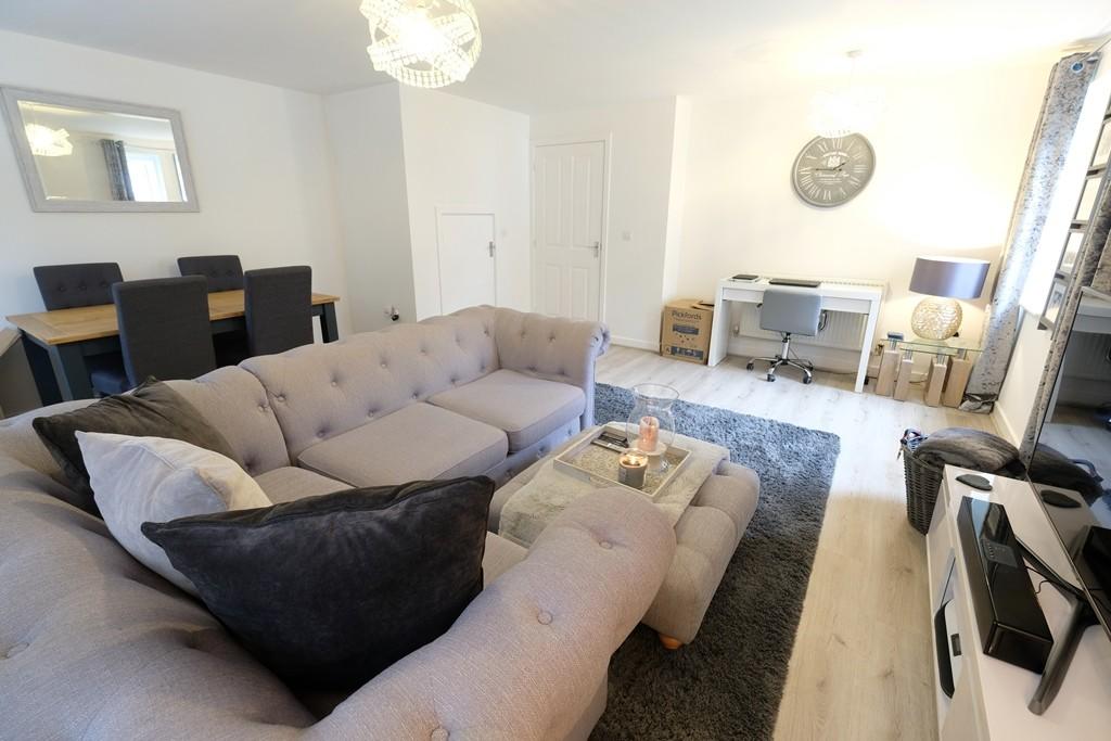 SITTING/DINING ROOM
