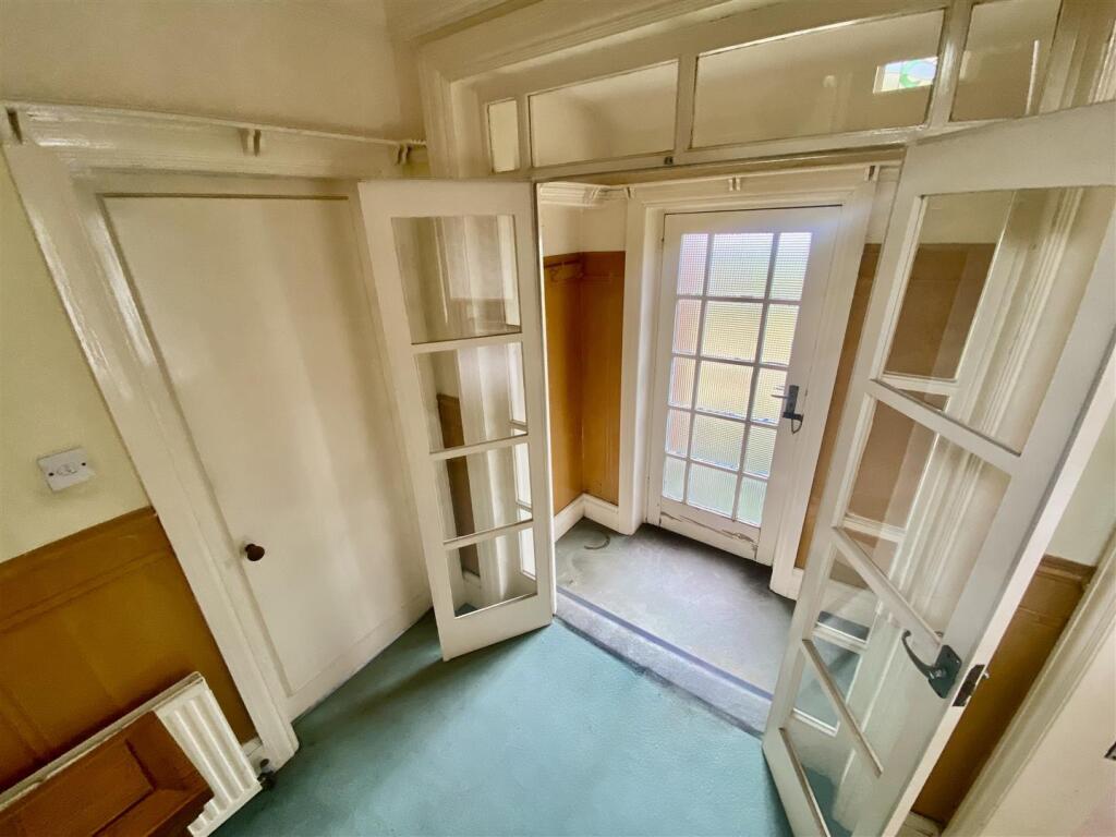 Bramleys Estate Agents - Meadow Bank Crescent - Mi