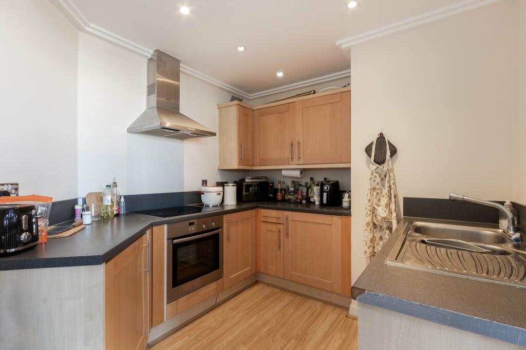 Trentham Court 114 W