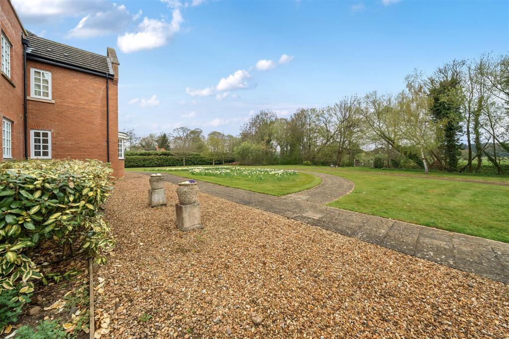 61 Reffield Close, Towcester (9).jpg