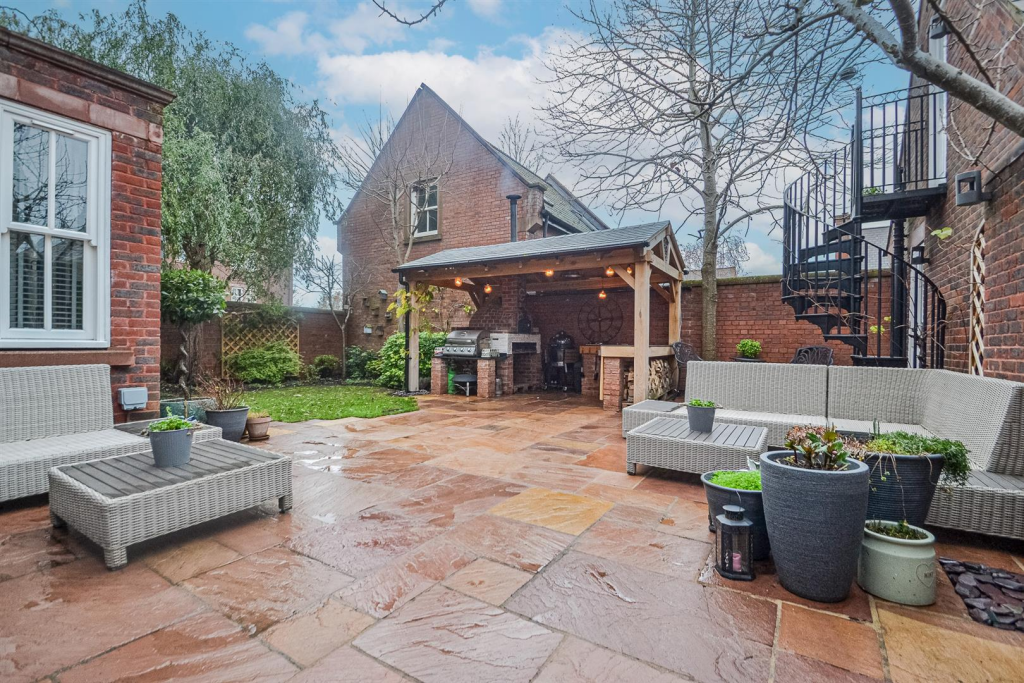 Outside Kitchen &amp; Garden