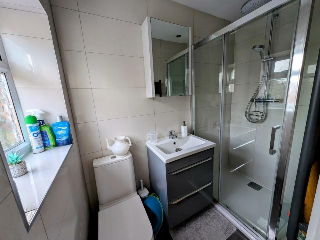 ensuite.jpg