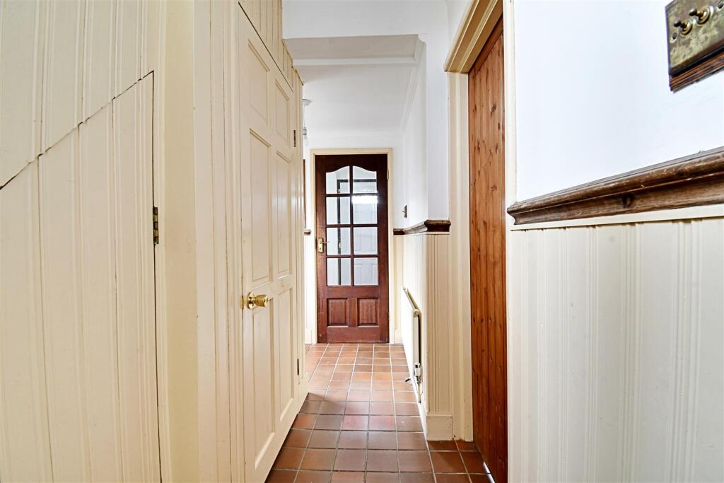 Hallway 1.jpg