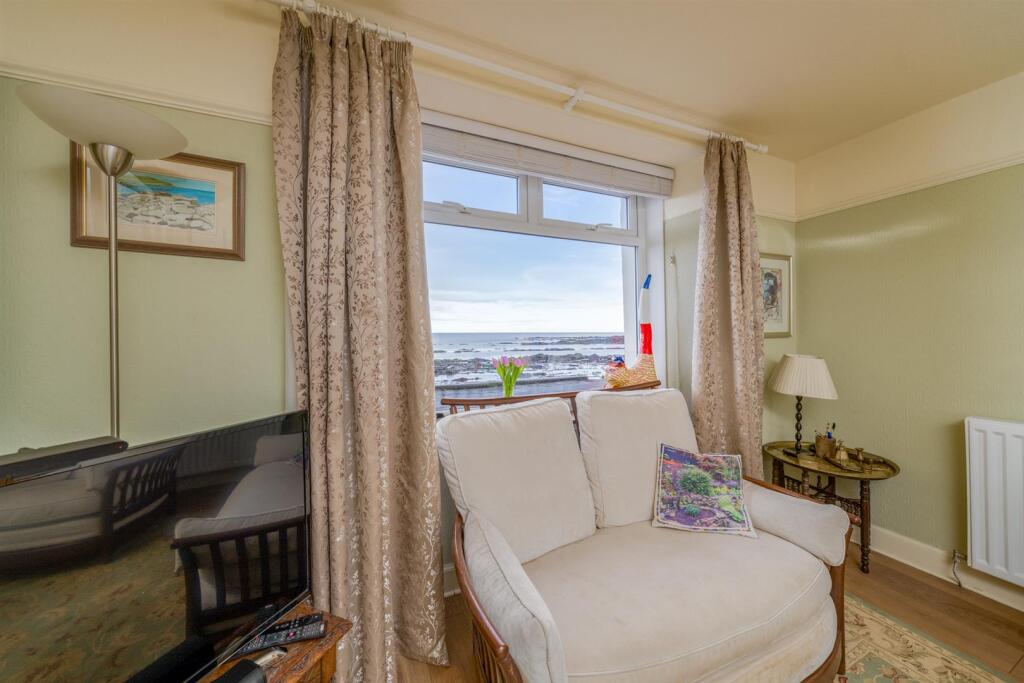 The Blue House Cowdrait-04.jpg