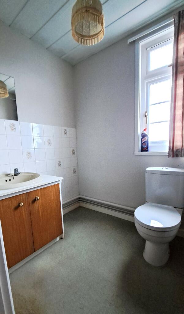 F Floor Cloakroom