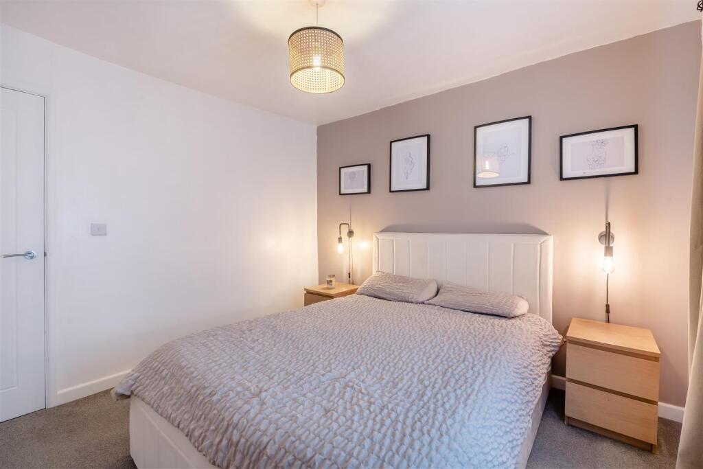 8634902-interior22.jpg