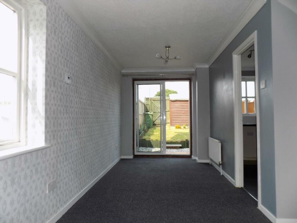 SITTING / DINING ROOM