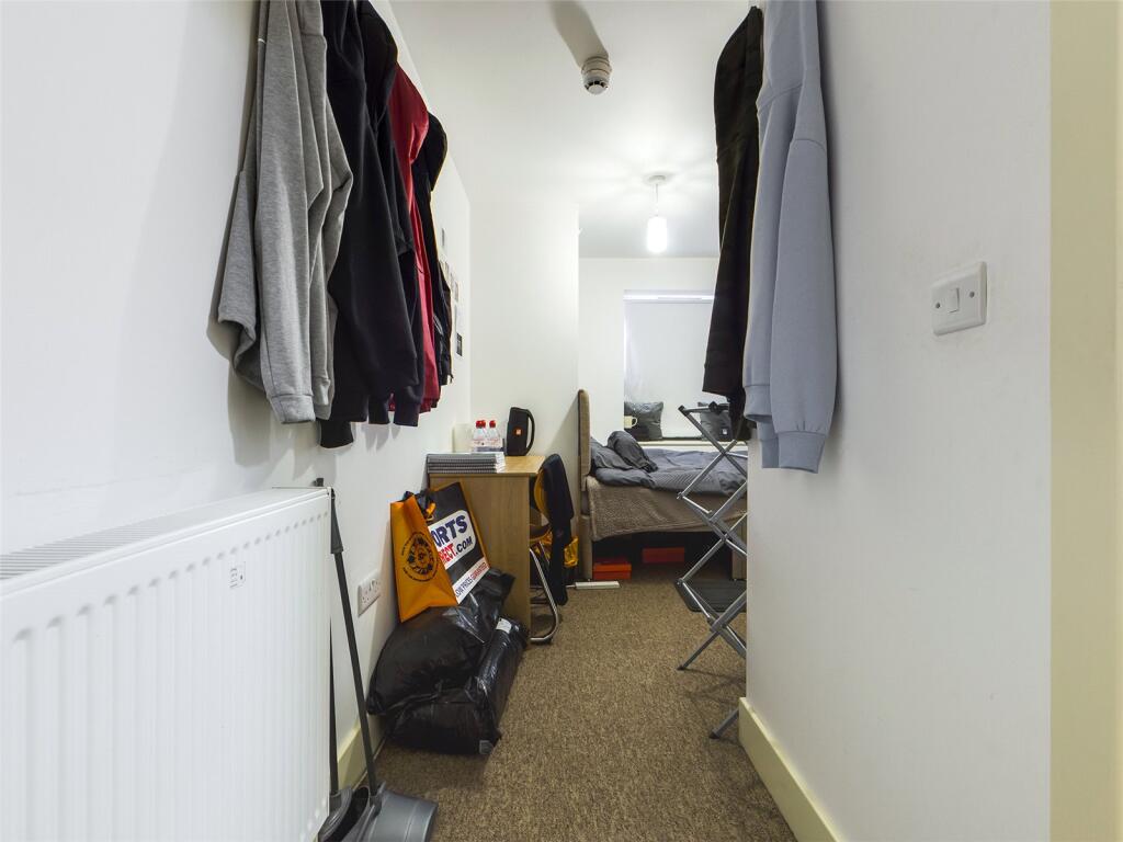 Bedroom-Room-To-Rent