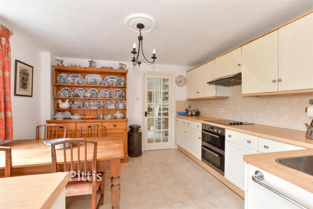 Kitchen/ Breakfast Room