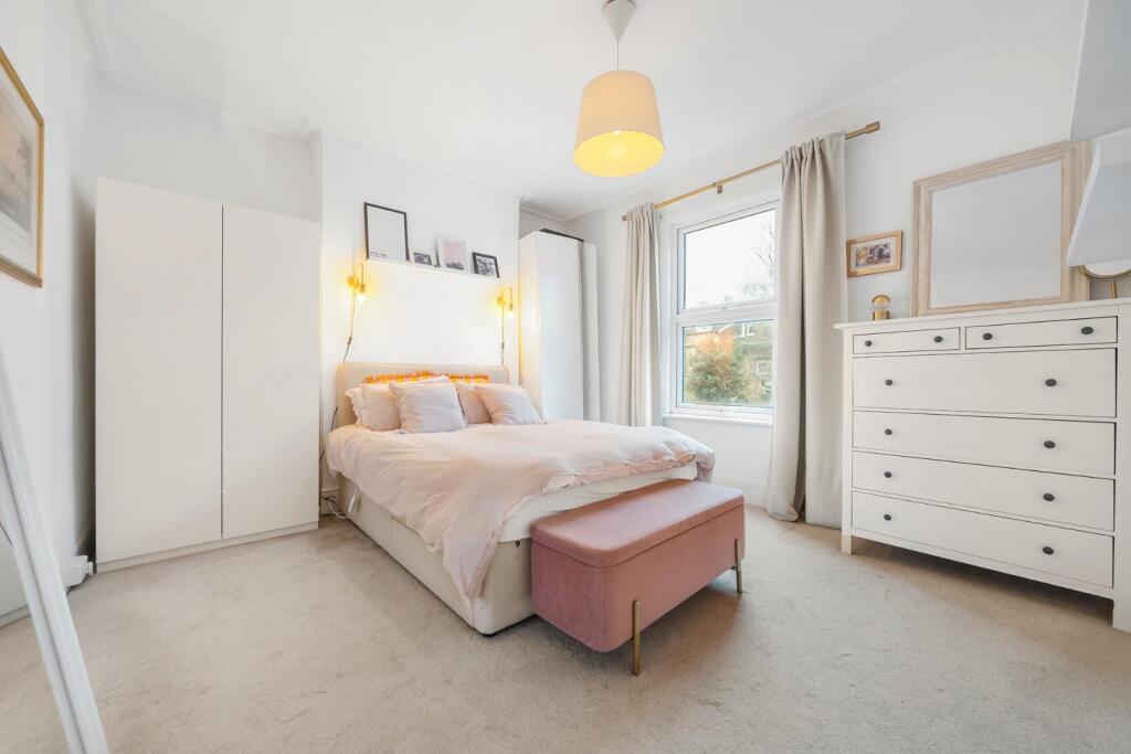 Bedroom (3).jpg