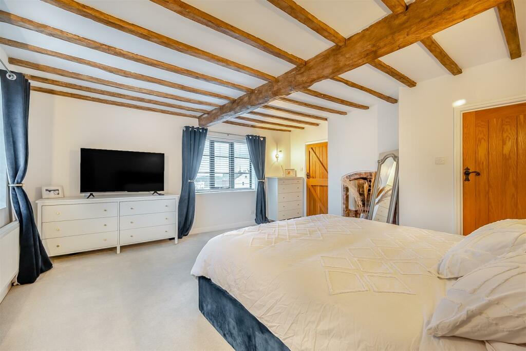 8582263-interior39.jpg