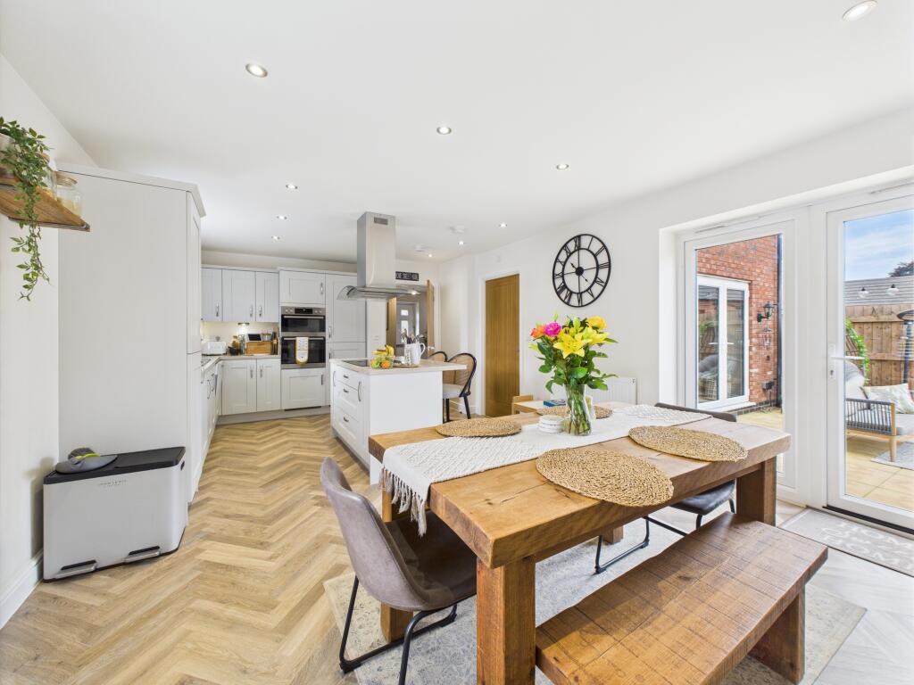 Kitchen/ Dining Area