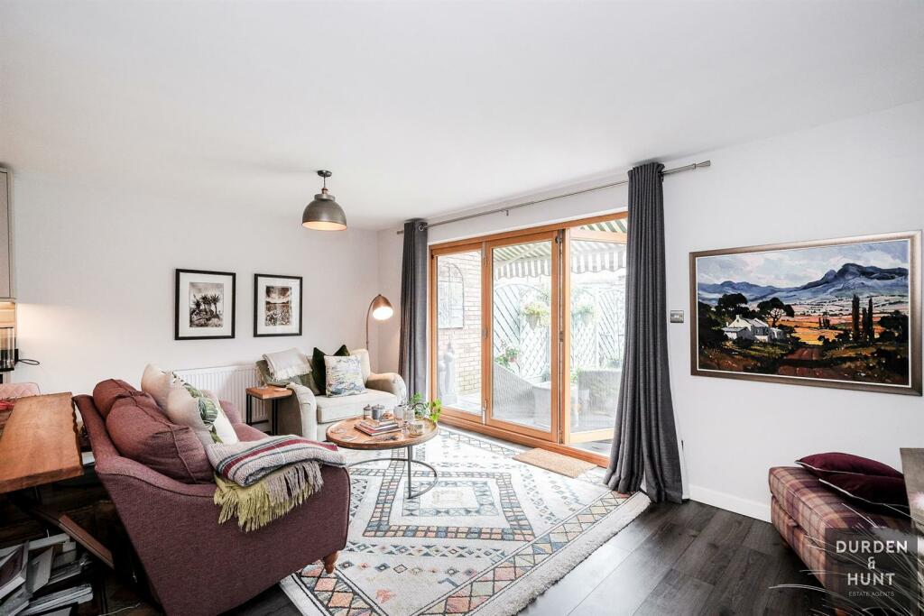 Arkley Crescent-18.jpeg
