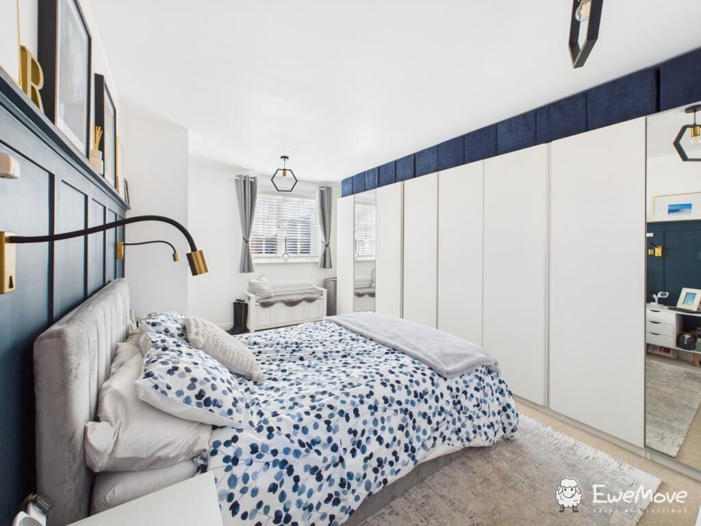 CAM02877G0-PR0064-STILL017