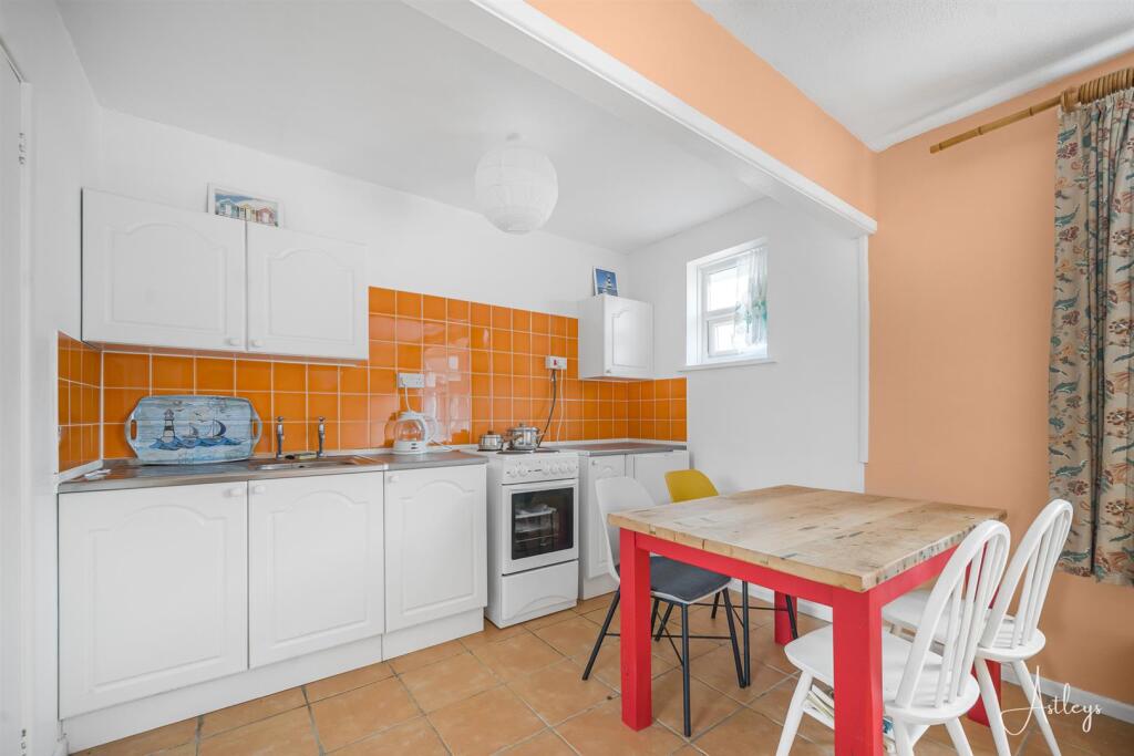 Lounge/Kitchen