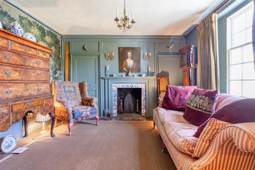 A20 - 52 Milton Street Brixham - 250411.jpg