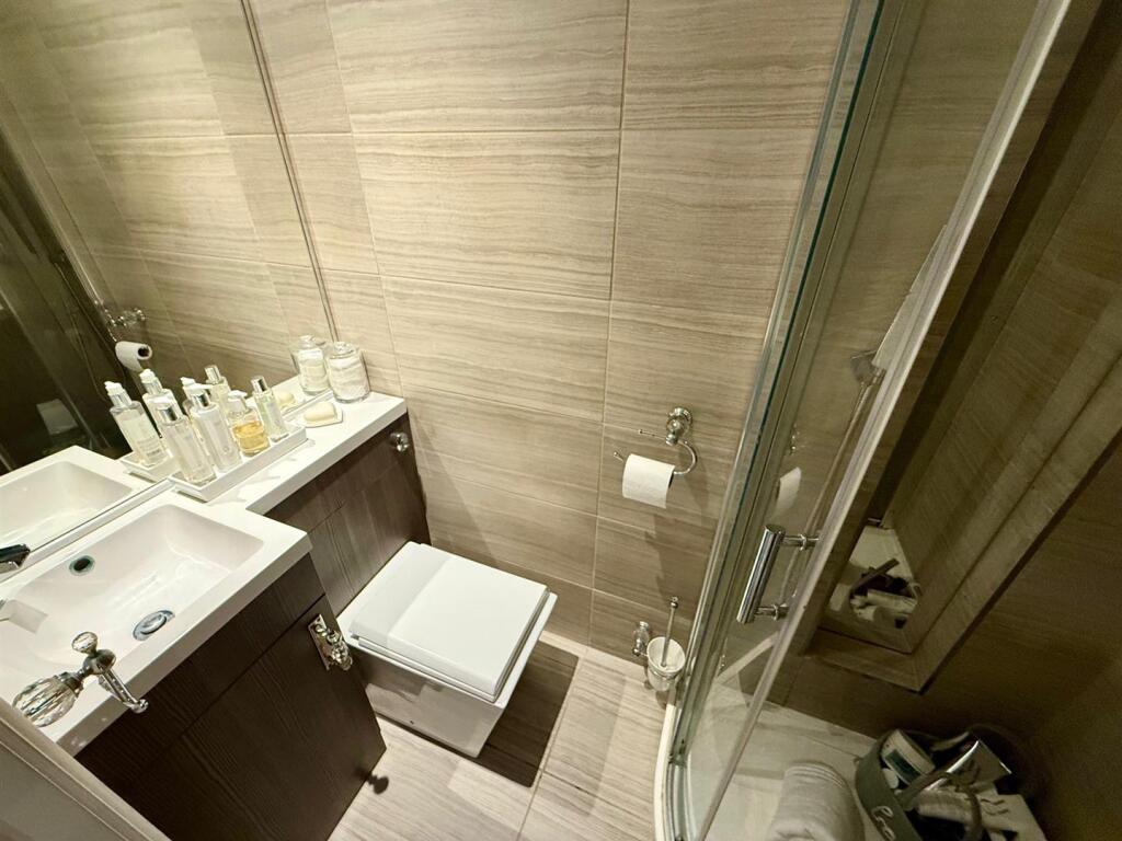 WR26 Shower2.jpg