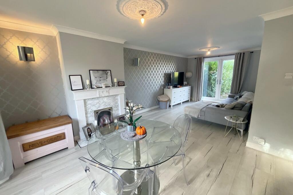 LIVING/DINING ROOM