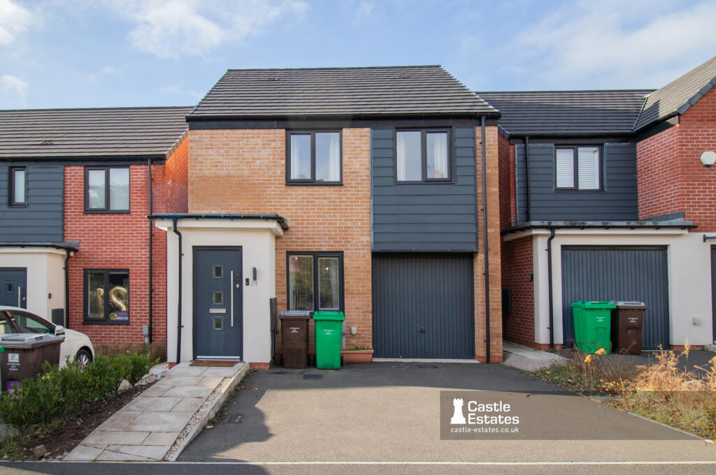 Three bedroom Detached house to rent