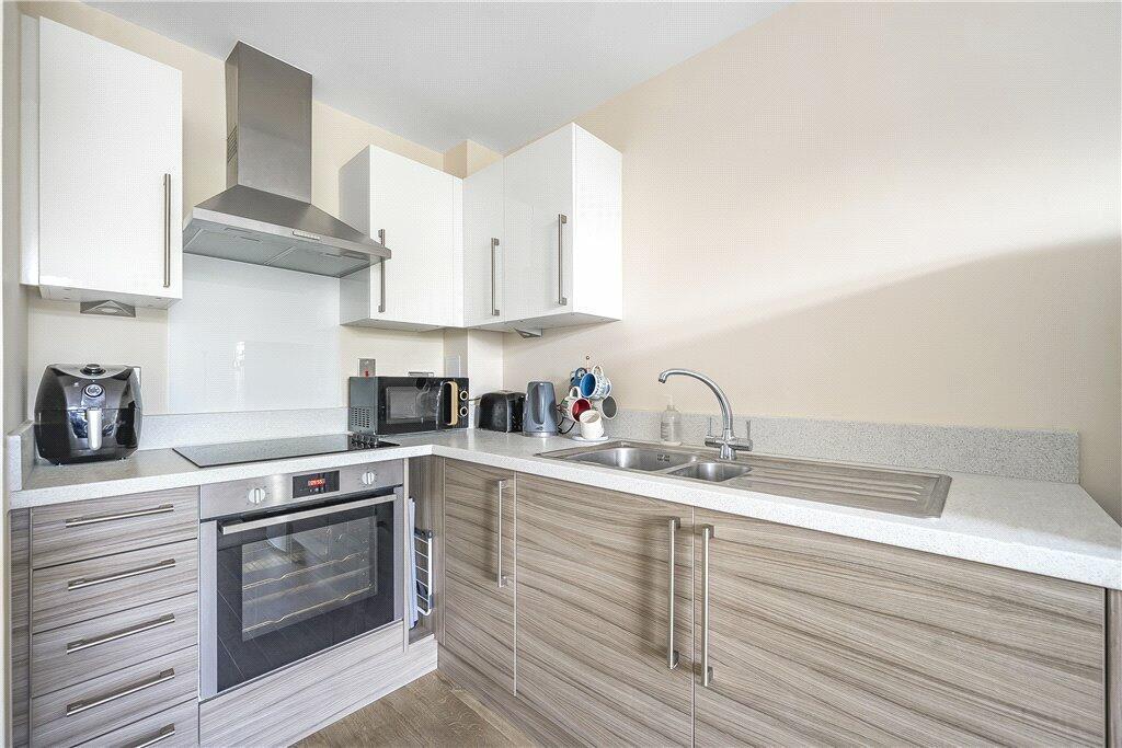 Kitchen 2.jpeg