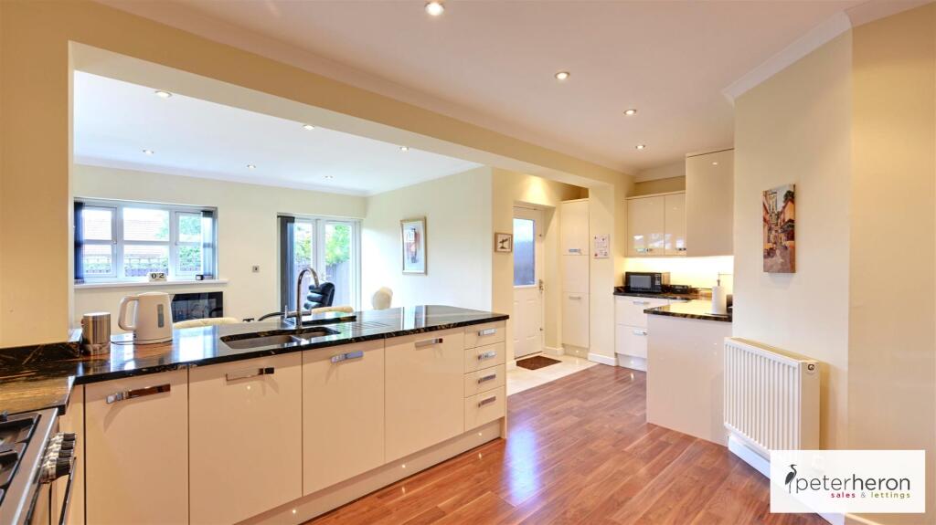 Kitchen/Diner &amp; Family Area