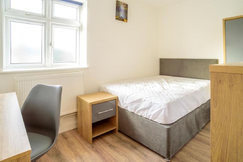 Queens Road (Room 2), Beeston, Nottingham, Nottinghamshire, NG9