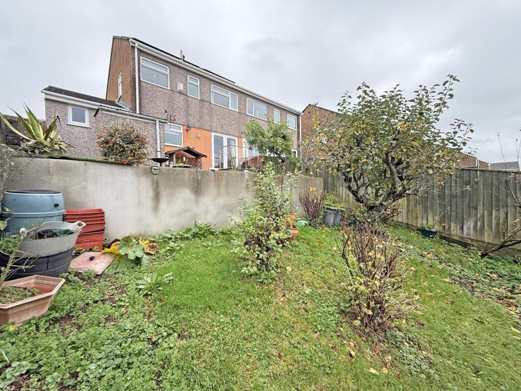 Pattinson Drive 48 - Rear.jpg