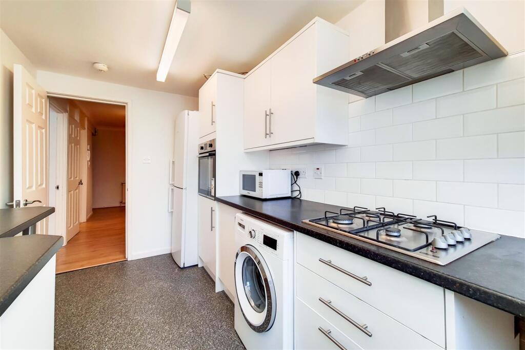 4_Kitchen-0.jpg