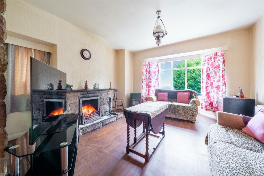Living Room.jpg