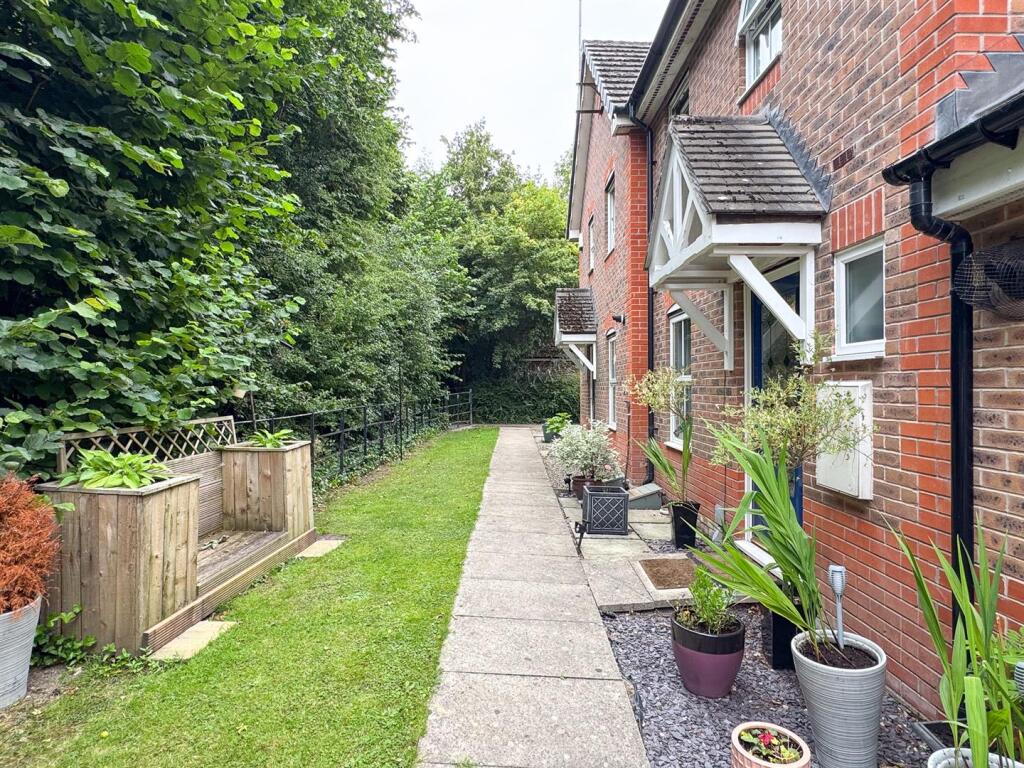 Front Garden (2).jpg