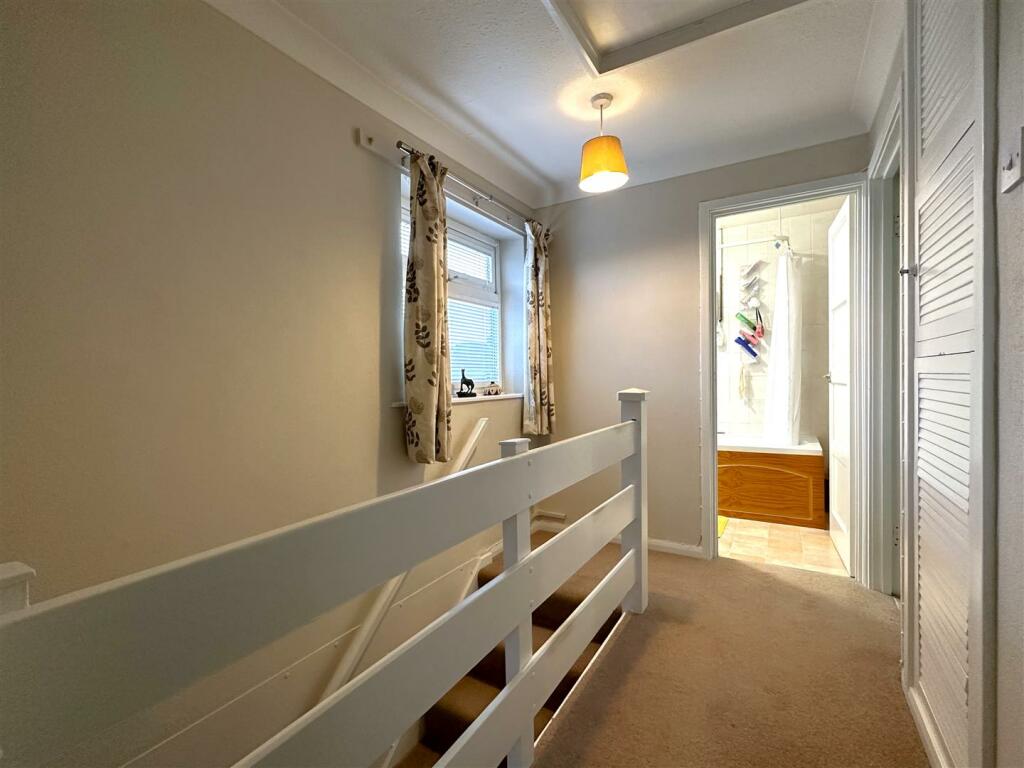 First Floor Landing 981
