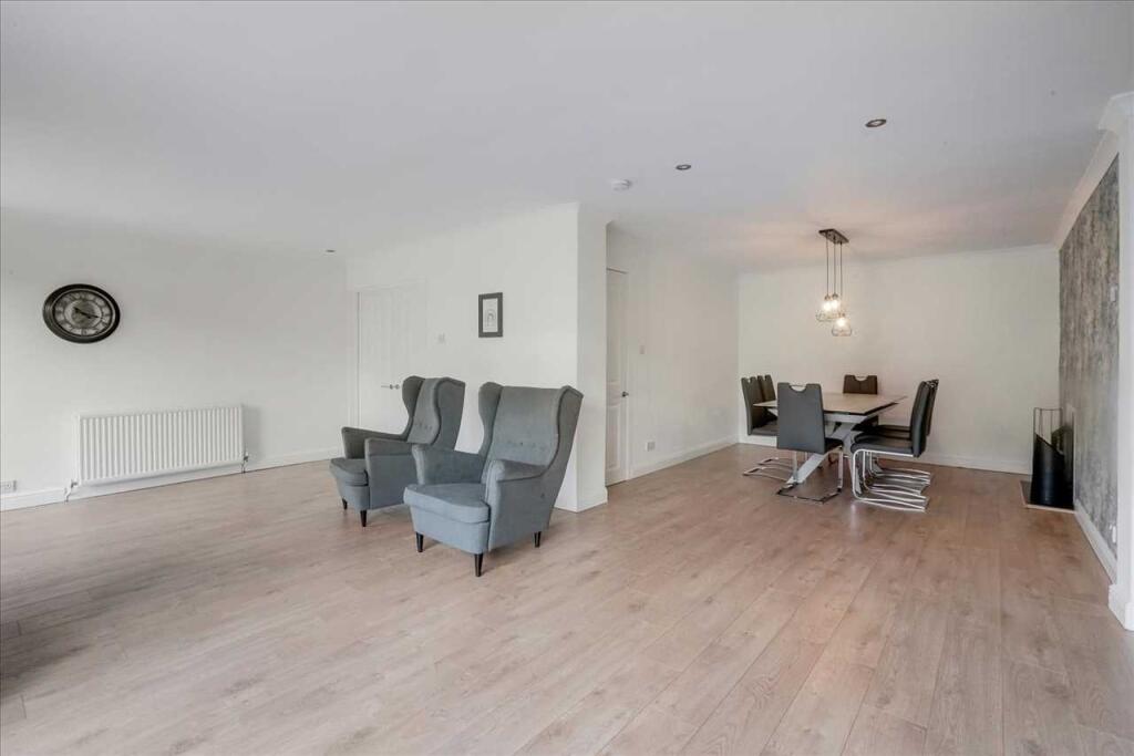 Lounge Area (3)