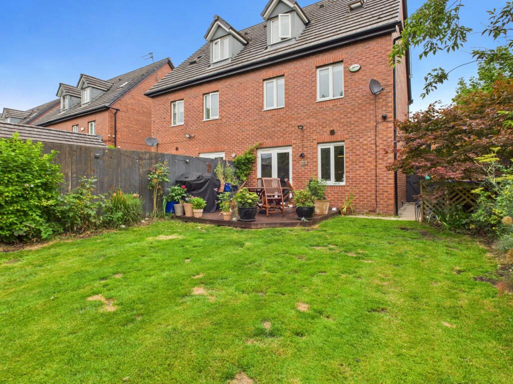 CAM03729G0-PR0097-STILL009