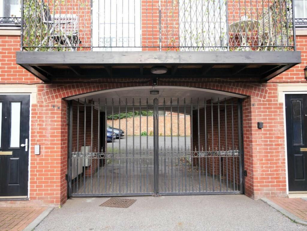 GATED CAR PARK EN...