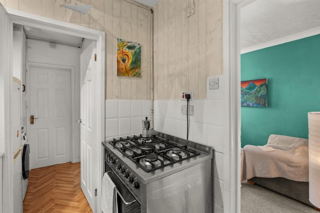 24HilaryAve-006.jpg