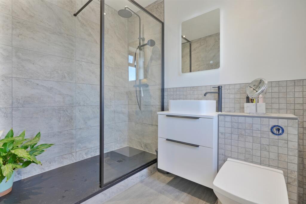 Principal Bedroom Ensuite