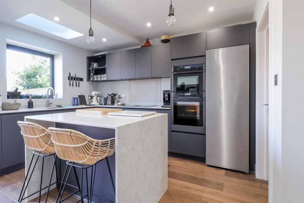 Kitchen (10).jpg