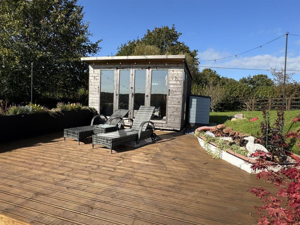 SUMMERHOUSE