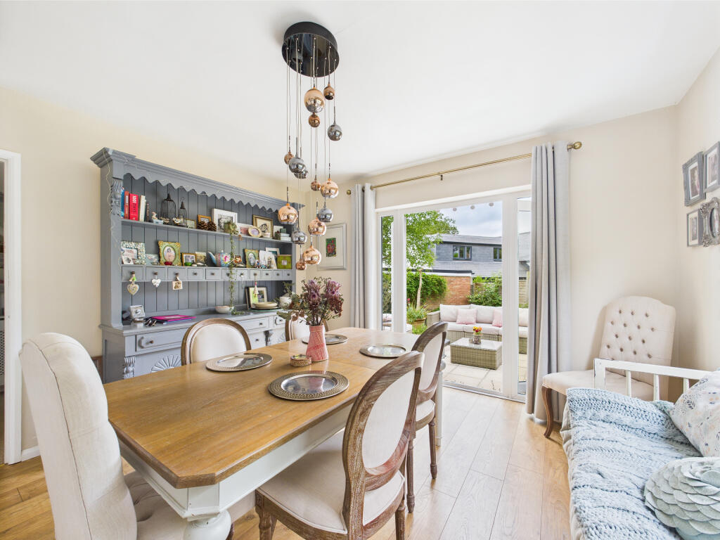 CAM01354G0-PR0516-STILL009